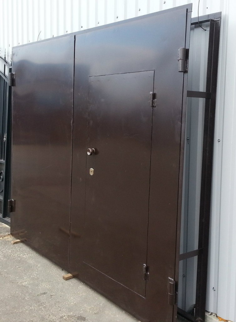 Цена гаражных ворот в Курске. Где можно купить металлическую дверь на гараж в Курске. Где купить двери для гаража в .Курске и цена. Купить металл в курске